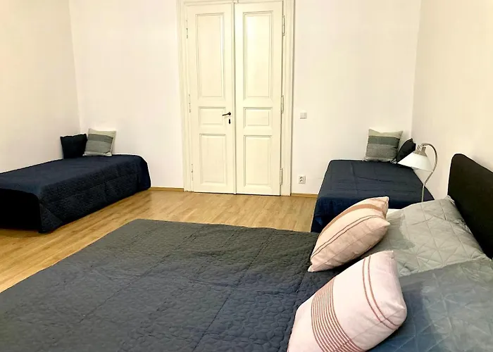 Valentine\'S National Museum Apartments